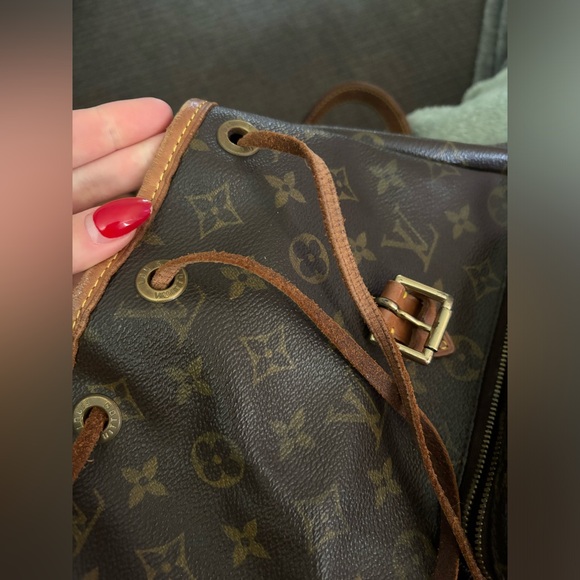 Authentic louis Vuitton monogram montsouris mm backpack with DEFECT in canvas - Picture 5 of 13